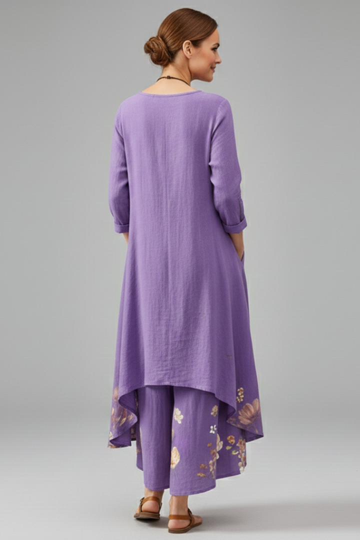 Women’s Dress with Round Neckline and Long Sleeves