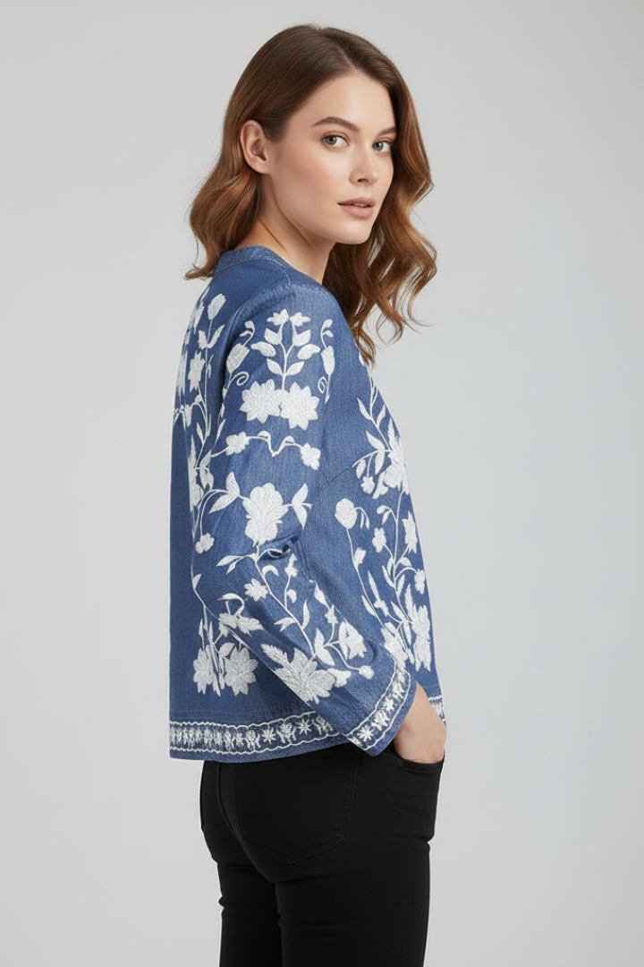 Women’s Embroidered Blouse with Floral Pattern and Long Sleeves