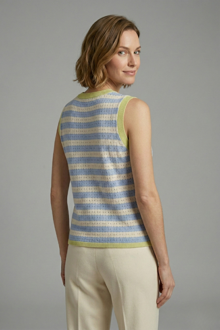 Women’s Knit Top with Round Neck and Striped Pattern
