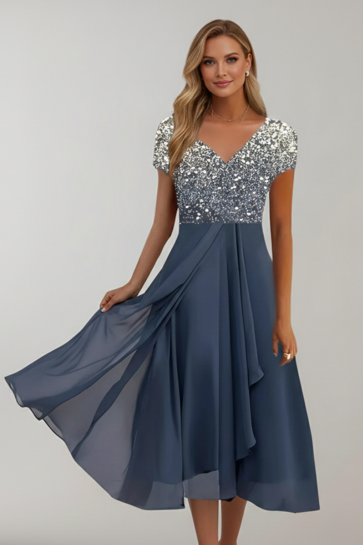 Women’s dress with V-neck and short sleeves