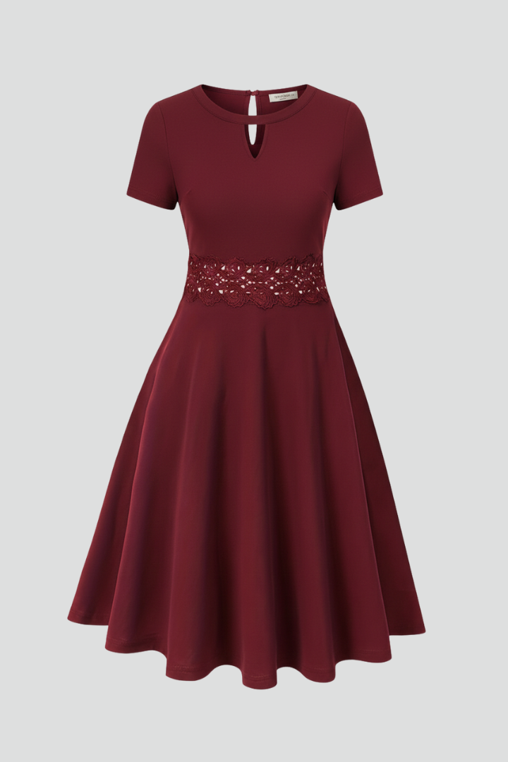 Women’s dress with round neck and short sleeves