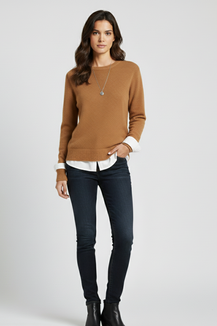 Women’s knitted sweater with round neckline and ribbed hem