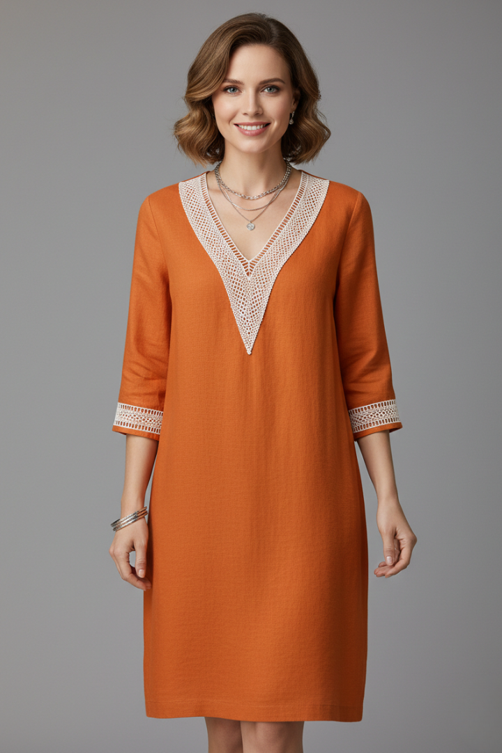 Women’s short dress with V-neck and three-quarter sleeves