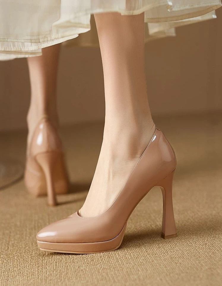 Elegant Mid-height Heels with Padded Footbed