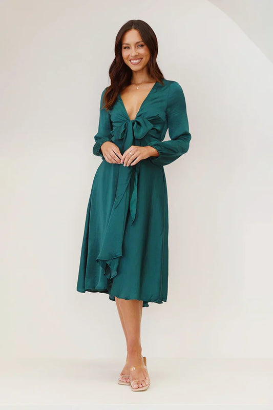 Elegant Midi Dress with Bow Detail