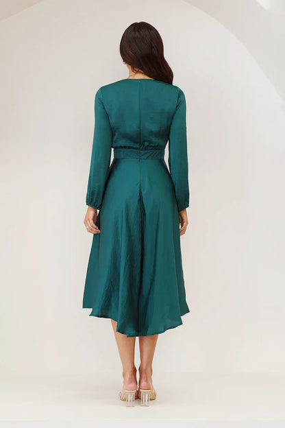 Elegant Midi Dress with Bow Detail
