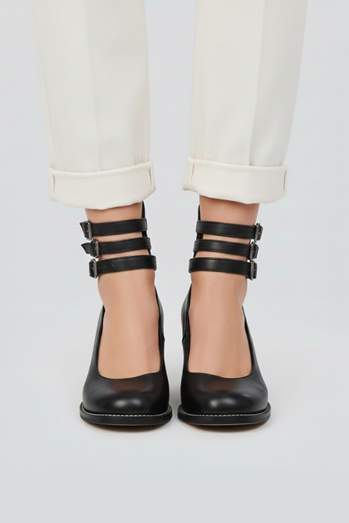 Women’s Heeled Shoes with Straps and Closed Round Toe