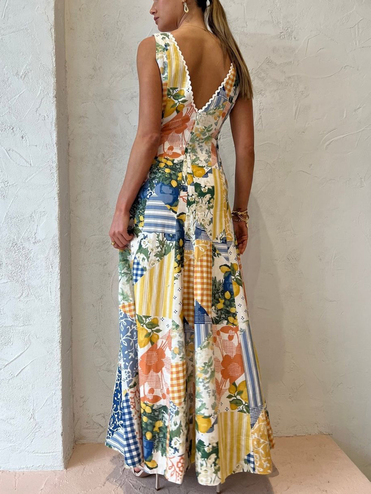 Women’s Maxi Dress with V-Neck and Printed Surface