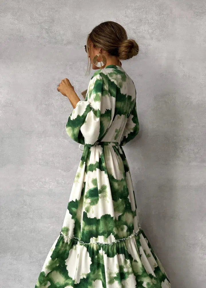 Elegant dress with V-neck and long sleeves