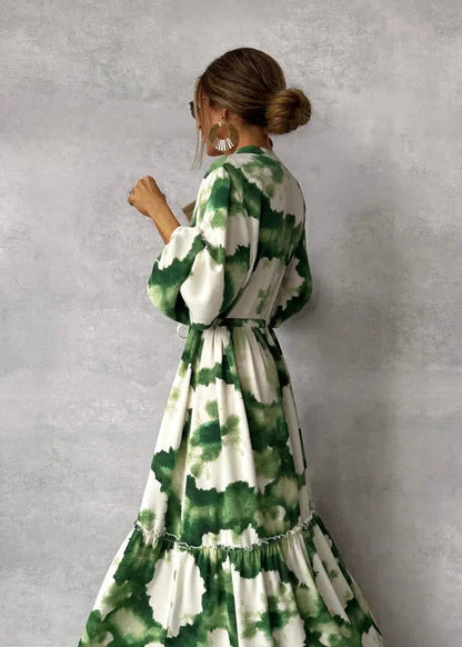 Elegant dress with V-neck and long sleeves