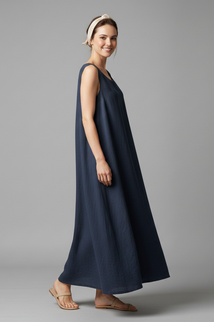 Women’s Dress with Round Neckline and Side Pockets