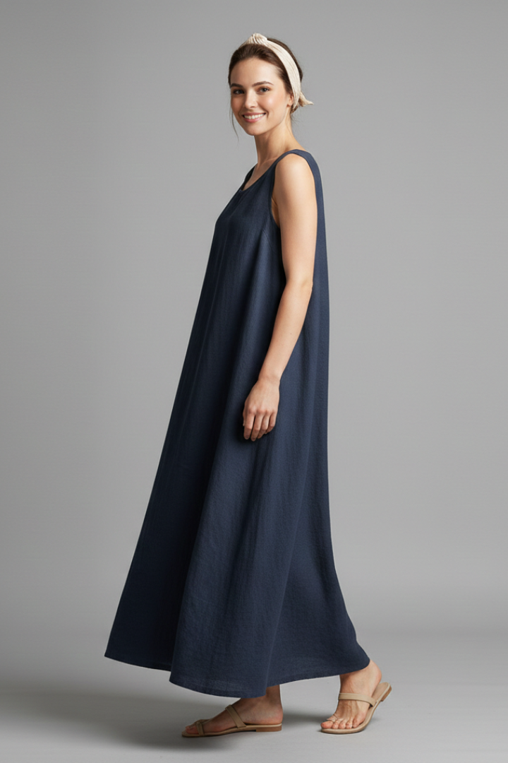 Women’s Dress with Round Neckline and Side Pockets