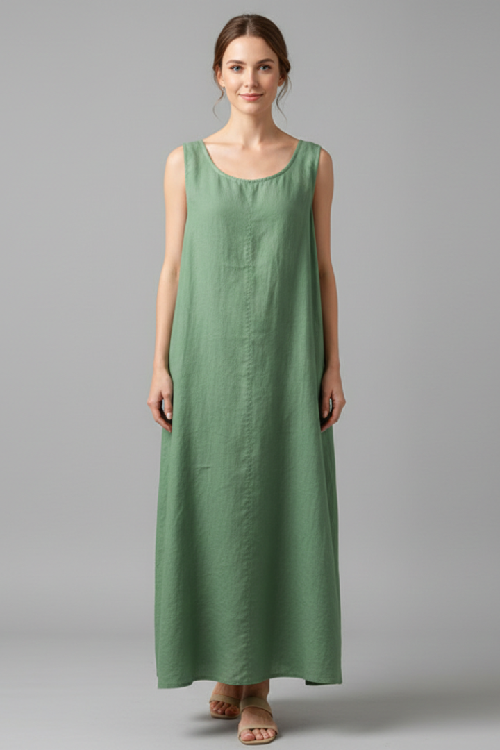 Women’s Dress with Round Neckline and Side Pockets