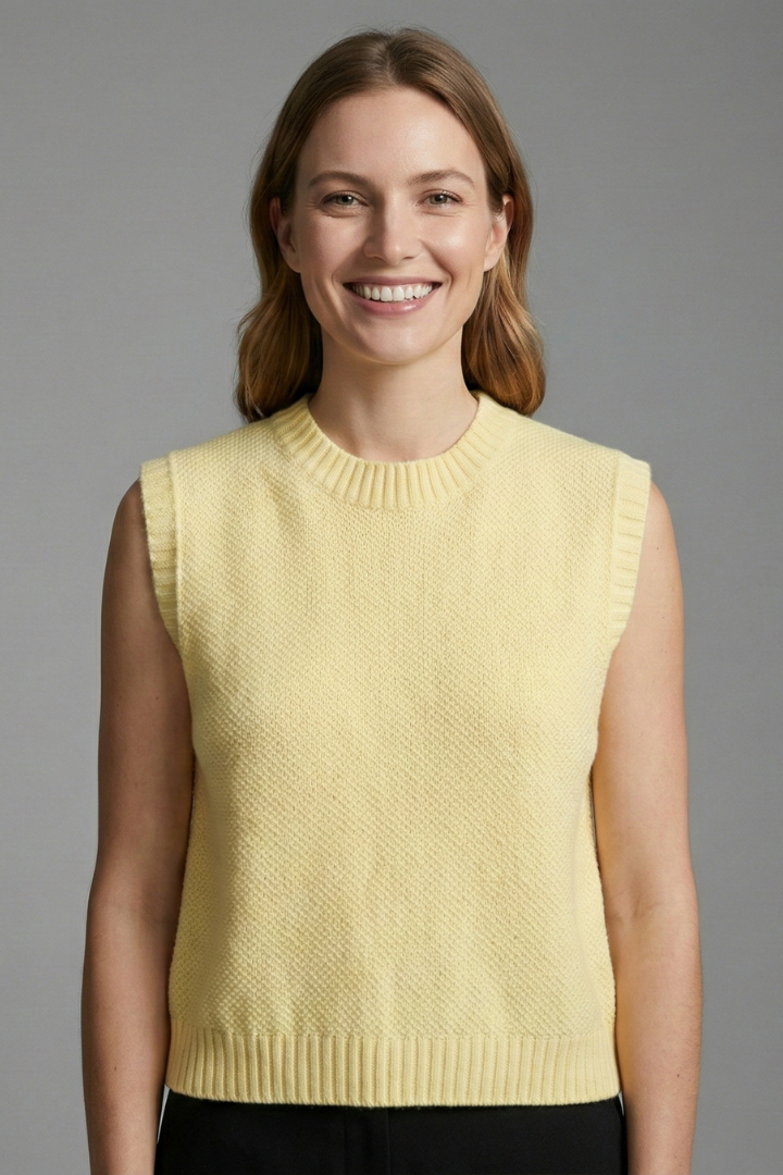 Women’s Knit Top with Round Neck and Ribbed Hem