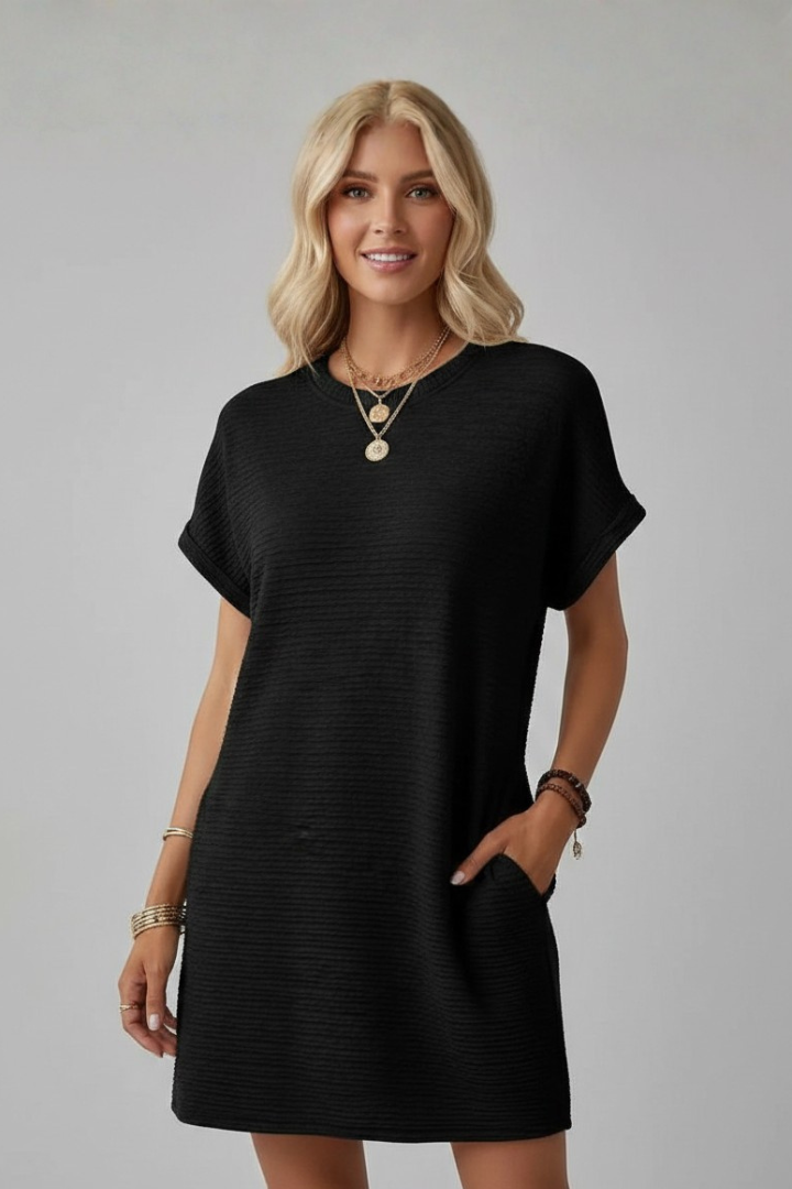 Women’s Short Dress with Round Neckline and Pockets