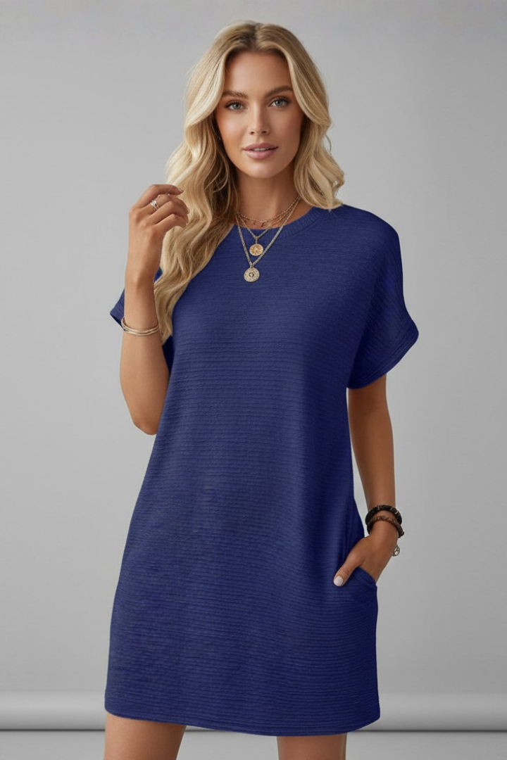 Women’s Short Dress with Round Neckline and Pockets