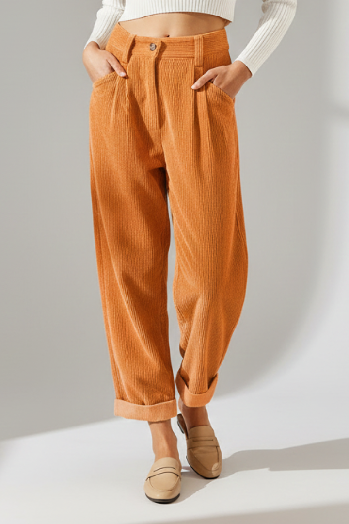 Women’s Trousers with Ribbed Surface and Pockets