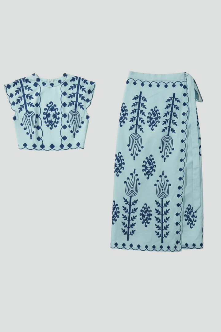 Women’s Two-Piece Dress with Halter Neckline and Printed Surface