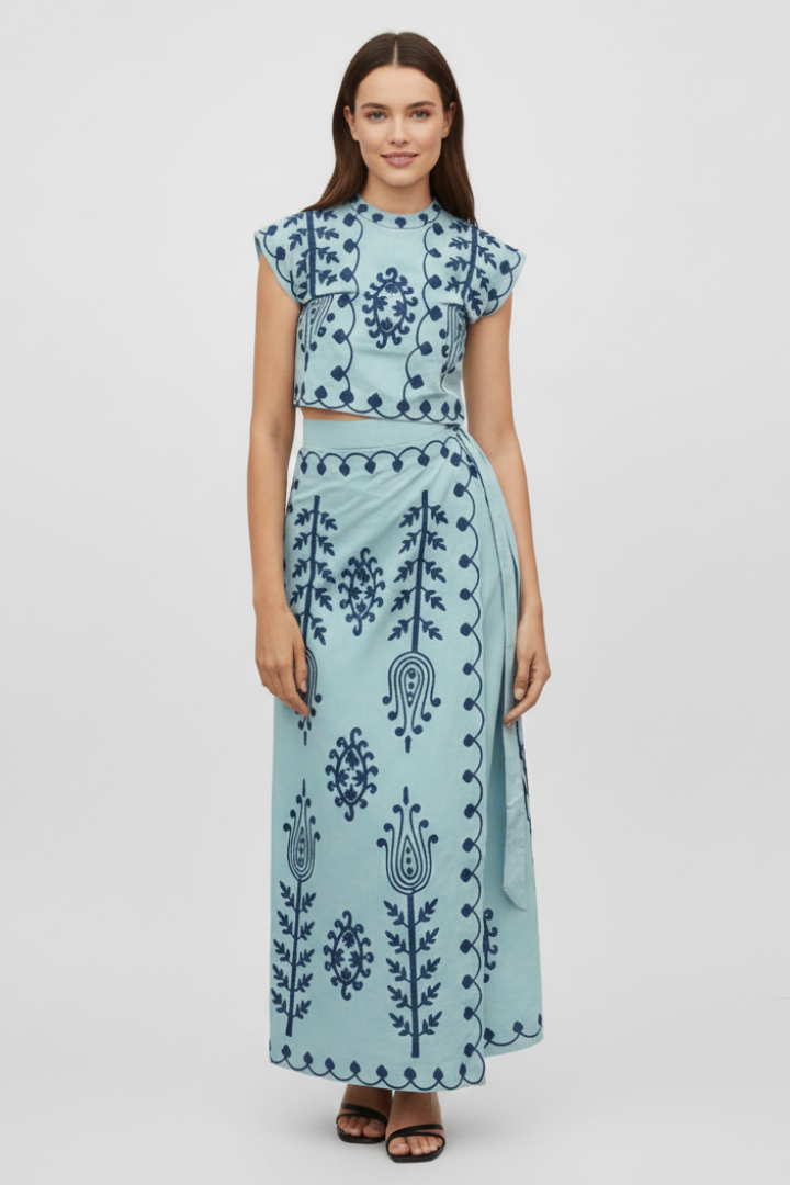 Women’s Two-Piece Dress with Halter Neckline and Printed Surface